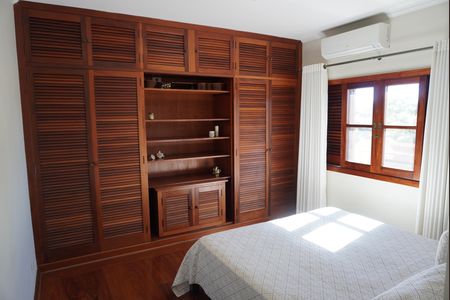 Casa de condomínio para alugar com 620m², 4 quartos e 6 vagasSuíte 1