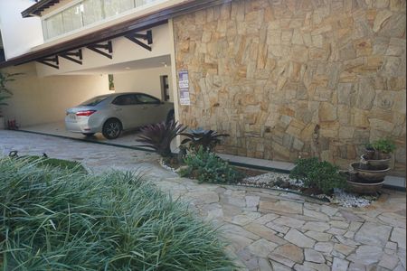 Casa de condomínio para alugar com 620m², 4 quartos e 6 vagasGaragem