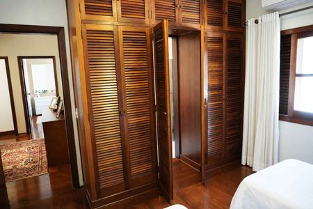 Casa de condomínio para alugar com 620m², 4 quartos e 6 vagas Casa de condomínio para alugar com 620m², 4 quartos e 6 vagasSuíte 3