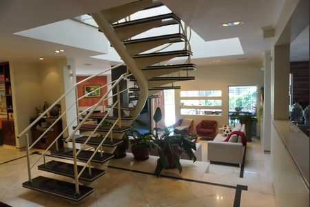 Casa de condomínio para alugar com 620m², 4 quartos e 6 vagasSala de Estar