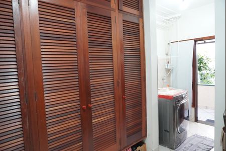 Casa de condomínio para alugar com 620m², 4 quartos e 6 vagasÁrea de Serviço
