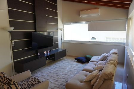 Casa de condomínio para alugar com 620m², 4 quartos e 6 vagasSala de TV - Piso Superior
