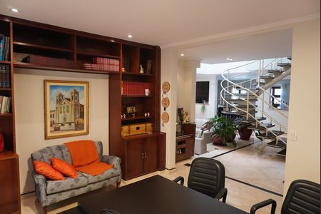Casa de condomínio para alugar com 620m², 4 quartos e 6 vagasEscritório