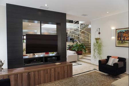 Casa de condomínio para alugar com 620m², 4 quartos e 6 vagasSala de TV