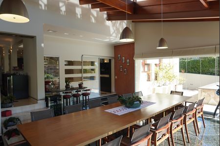 Casa de condomínio para alugar com 620m², 4 quartos e 6 vagasÁrea gourmet