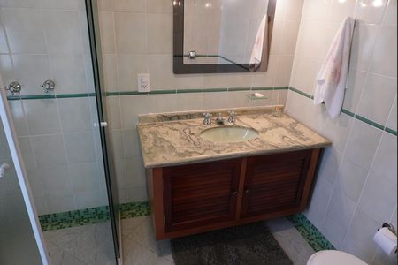 Casa de condomínio para alugar com 620m², 4 quartos e 6 vagasBanheiro da Suíte 3