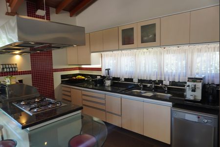 Casa de condomínio para alugar com 620m², 4 quartos e 6 vagasCozinha Ampla