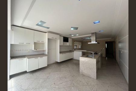 Casa à venda com 135m², 3 quartos e 4 vagas