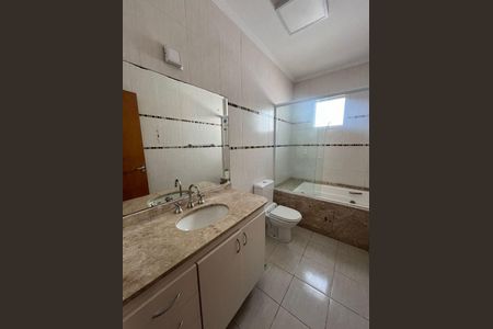 Casa à venda com 135m², 3 quartos e 4 vagas