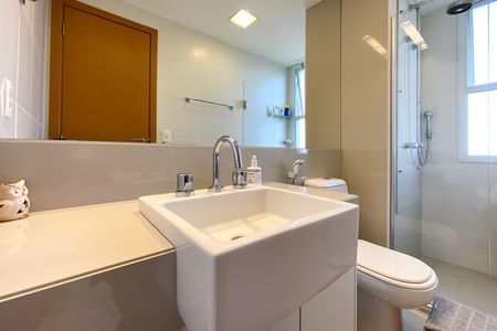 Apartamento à venda com 74m², 2 quartos e 2 vagas Apartamento à venda com 74m², 2 quartos e 2 vagasBanheiro da Suíte 2