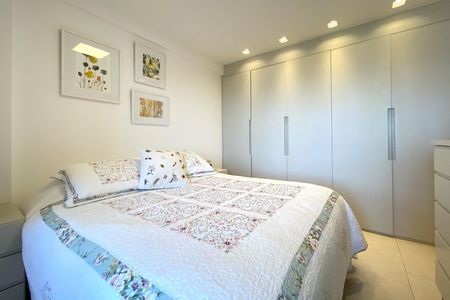 Apartamento à venda com 74m², 2 quartos e 2 vagas Apartamento à venda com 74m², 2 quartos e 2 vagasSuite 1