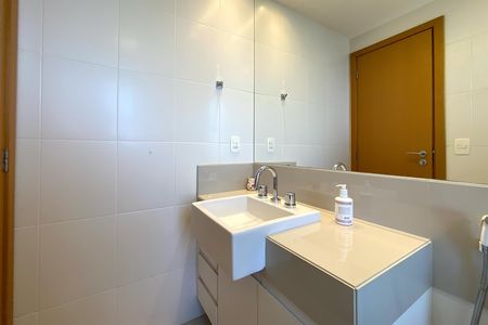 Apartamento à venda com 74m², 2 quartos e 2 vagas Apartamento à venda com 74m², 2 quartos e 2 vagasBanheiro da Suíte 2
