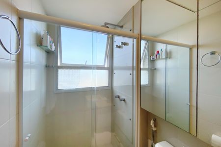 Apartamento à venda com 74m², 2 quartos e 2 vagas Apartamento à venda com 74m², 2 quartos e 2 vagasBanheiro da Suíte 1