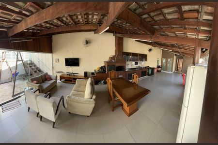 Casa à venda com 256m², 4 quartos e 3 vagas
