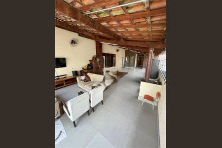 Casa à venda com 256m², 4 quartos e 3 vagas