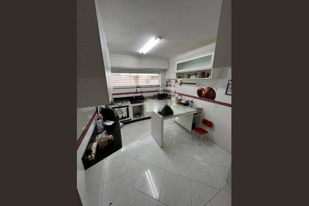 Casa à venda com 256m², 4 quartos e 3 vagas
