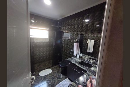 Casa à venda com 250m², 4 quartos e 4 vagas