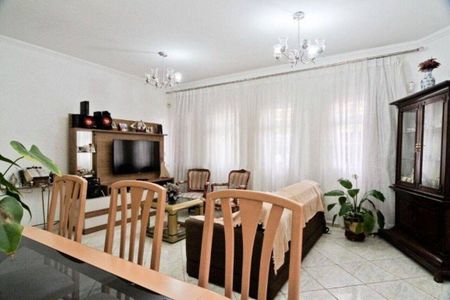 Casa à venda com 4 quartos, 200m² em Jardim Daysy, São Paulo