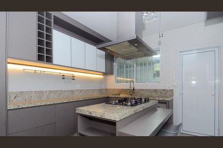 Casa à venda com 3 quartos, 576m² em Vila Augusta, Guarulhos