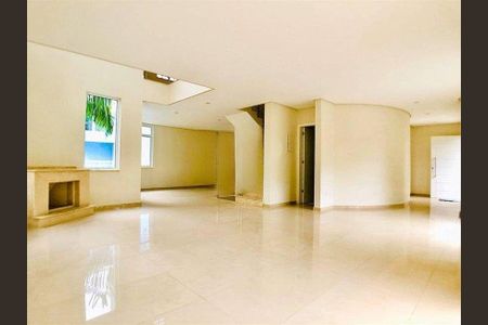 Casa à venda com 3 quartos, 440m² em Tremembé, São Paulo