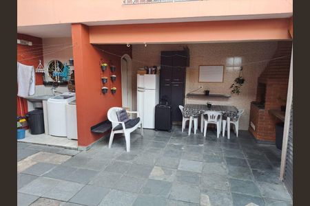 Casa à venda com 198m², 3 quartos e 2 vagas