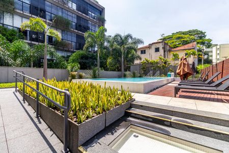 Studio à venda com 30m², 1 quarto e 1 vaga Studio à venda com 30m², 1 quarto e 1 vagaPiscina