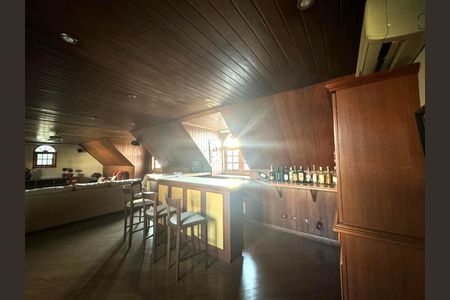 Casa à venda com 450m², 4 quartos e 6 vagas