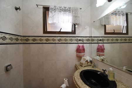 Casa de condomínio à venda com 200m², 4 quartos e 2 vagasLavabo