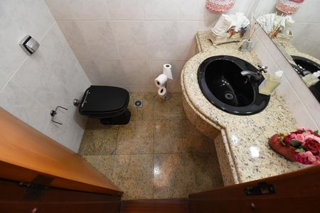 Casa de condomínio à venda com 200m², 4 quartos e 2 vagasLavabo