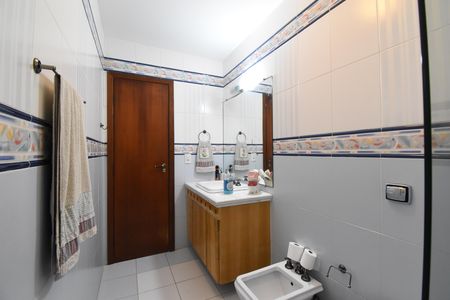 Casa de condomínio à venda com 200m², 4 quartos e 2 vagasBanheiro 3