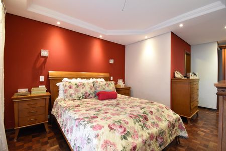 Casa de condomínio à venda com 200m², 4 quartos e 2 vagasSuíte