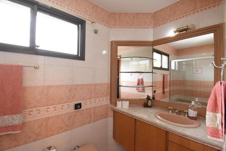 Casa de condomínio à venda com 200m², 4 quartos e 2 vagasBanheiro da Suíte 2