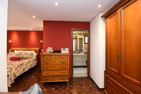 Casa de condomínio à venda com 200m², 4 quartos e 2 vagasSuíte
