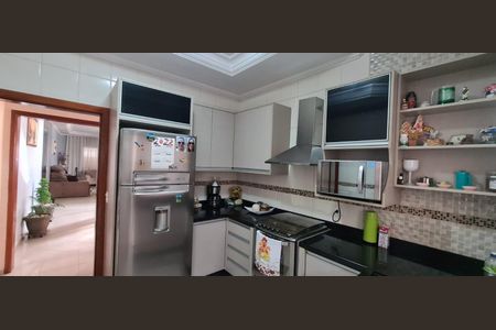 Casa à venda com 192m², 3 quartos e 4 vagas