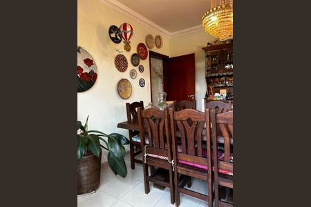 Casa à venda com 218m², 3 quartos e 6 vagas