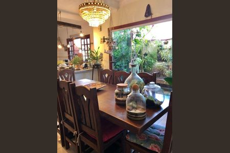 Casa à venda com 218m², 3 quartos e 6 vagas