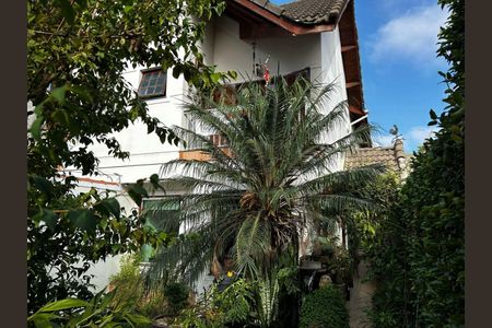 Casa à venda com 218m², 3 quartos e 6 vagas