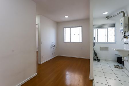 sala  de apartamento para alugar com 2 quartos, 90m² em Parque Arariba, São Paulo