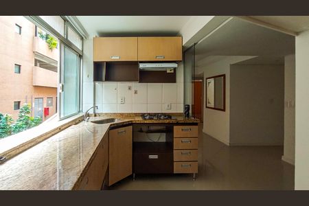 Apartamento à venda com 77m², 2 quartos e 1 vaga