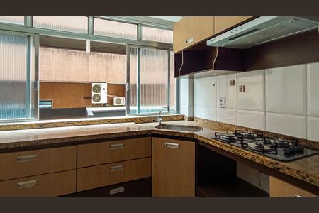 Apartamento à venda com 77m², 2 quartos e 1 vaga