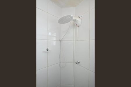 Banheiro de apartamento para alugar com 2 quartos, 54m² em Parque Pinheiros, Taboão da Serra