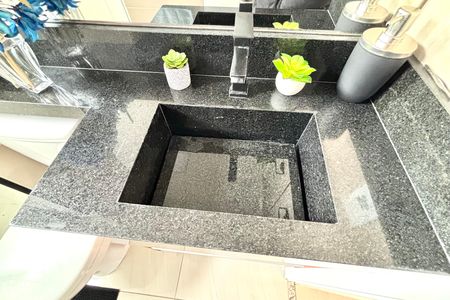 Apartamento à venda com 47m², 2 quartos e 1 vaga Apartamento à venda com 47m², 2 quartos e 1 vagaBanheiro