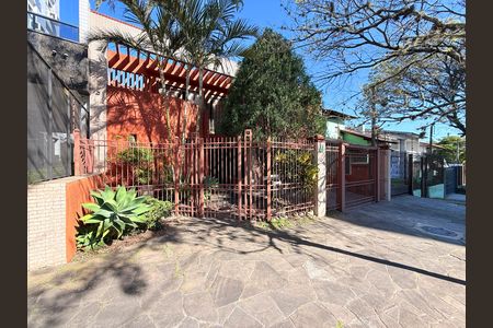 Casa para alugar com 391m², 3 quartos e 2 vagasFachada