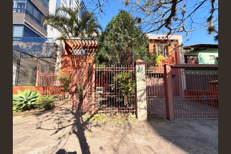 Casa para alugar com 391m², 3 quartos e 2 vagasFachada