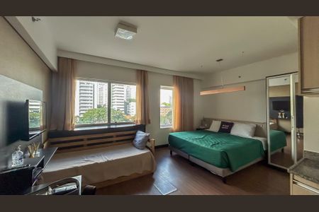 Quarto com cama de casal e cama de solteiro, com vista para a cidade. de kitnet/studio à venda com 1 quarto, 29m² em Bela Vista, São Paulo