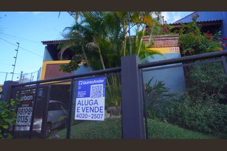 Casa à venda com 165m², 4 quartos e 2 vagasFachada 