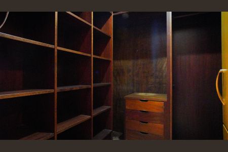 Casa à venda com 165m², 4 quartos e 2 vagasCloset da suíte