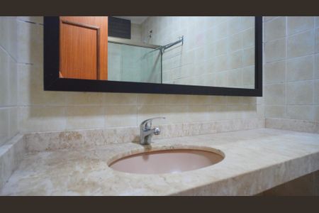 Casa à venda com 165m², 4 quartos e 2 vagasBanheiro 3 corredor 