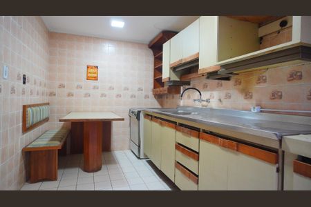 Casa à venda com 165m², 4 quartos e 2 vagasCozinha no primeiro piso 