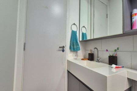 Banheiro de apartamento à venda com 2 quartos, 65m² em Vila Palacios, Campinas